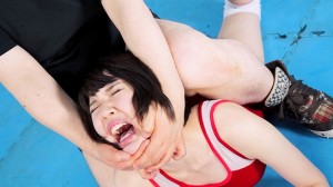 バトルに登場の優木リノアがセクシーリングコスチュームで男女プロレス試合