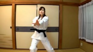女子大生空手家・理沙 道着を着たまま生チンポ3Pファック!