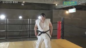 現役アスリート（柔道）の鍛え上げられた筋肉美を堪能する動画