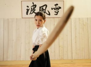 なぎなた三段の橘奏海が負けたら即レイプ中出しを賭けて薙刀vs剣道対決!